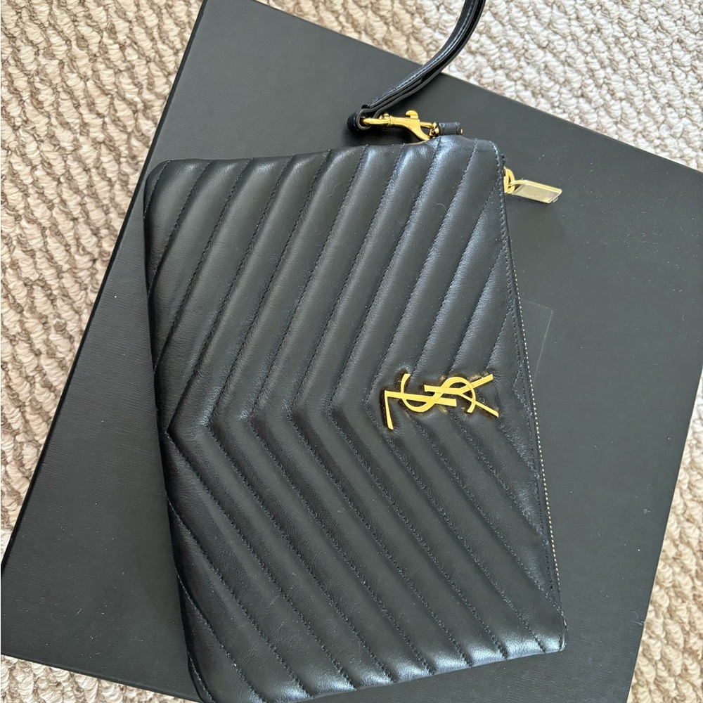 CASSANDRE MATELASSÉ TABLET POUCH IN LEATHER - Picture 2 of 6